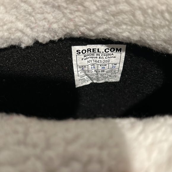 Sorel boots - Picture 4 of 5